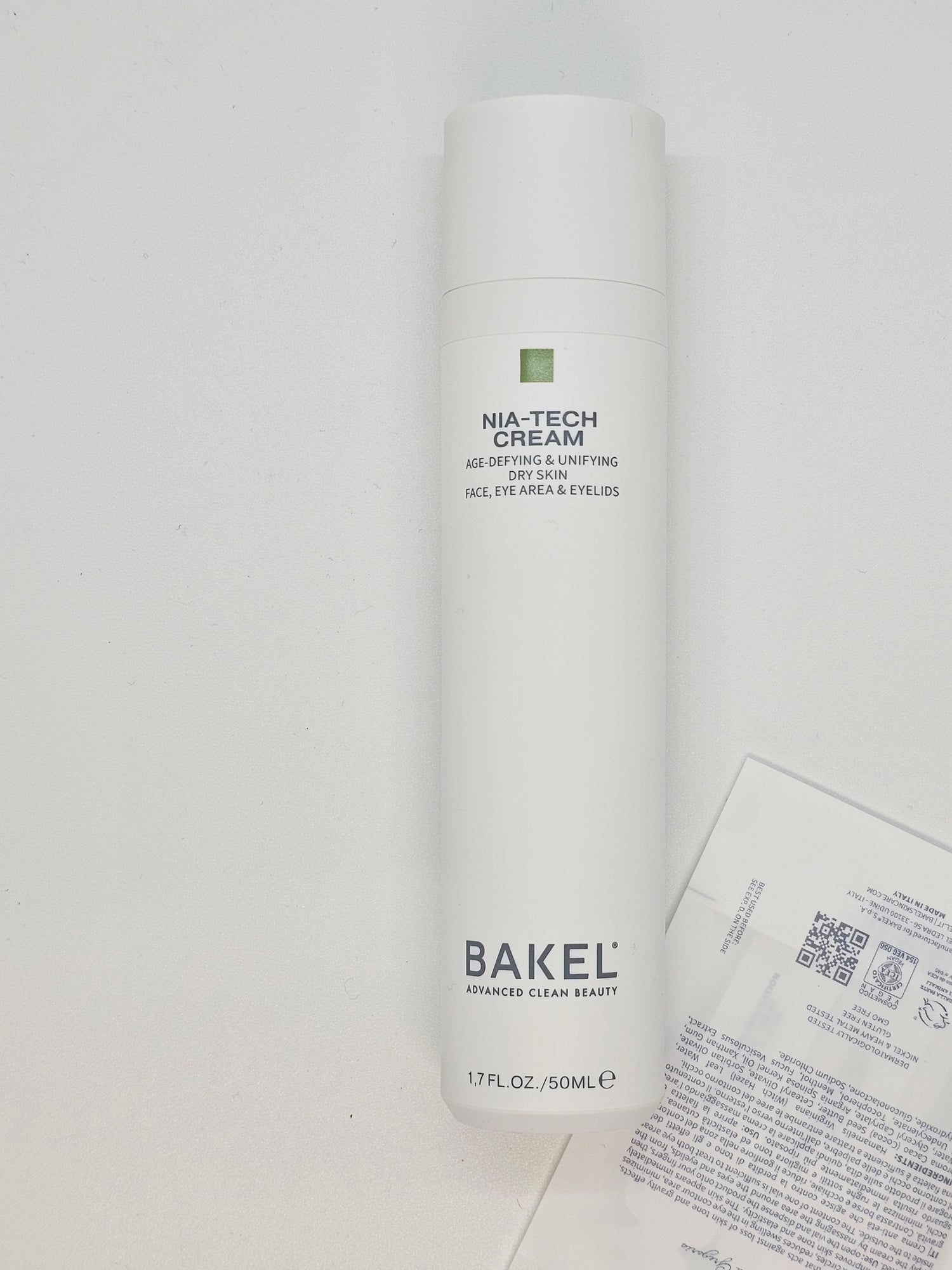 Nia Tech Cream - DRY Skin - Case &amp; Refill - Bakel